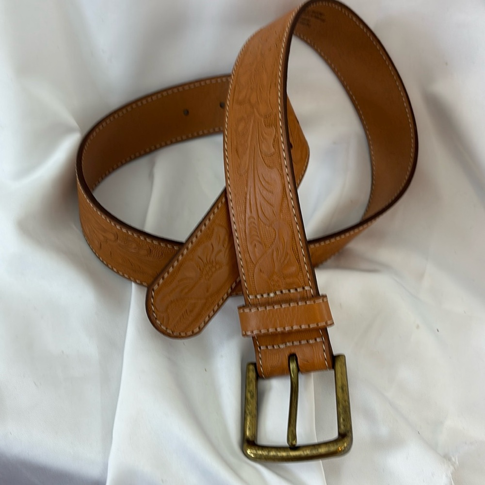 NWT American Eagle szM vintage inspired embossed leather belt…41” total length…